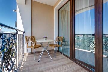 Фото номера Двухместный номер с 2 отдельными кроватями и балконом Отель Siena Palace г. Приморско 15
