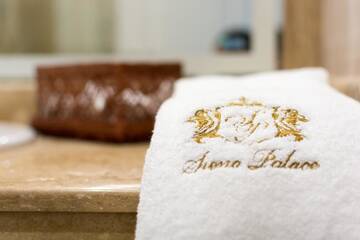 Фото номера Двухместный номер с 2 отдельными кроватями и балконом Отель Siena Palace г. Приморско 4