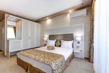Фото номера Двухместный номер с 1 кроватью и балконом Отель Siena Palace г. Приморско 7