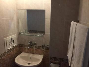 Фото номера Двухместный номер с 2 отдельными кроватями и балконом Отель Hotel Koral г. Приморско 8