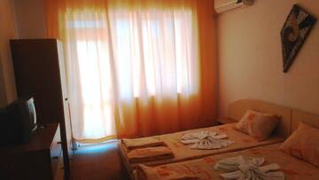 Фото номера Двухместный номер (для 2 взрослых и 1 ребенка) Гостевой дом Guest House Malkata Stopanka г. Приморско 5