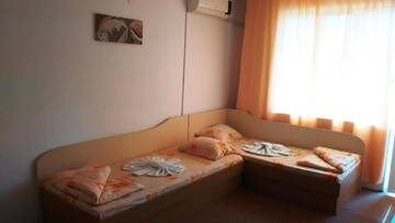 Фото номера Семейный номер Гостевой дом Guest House Malkata Stopanka г. Приморско 3