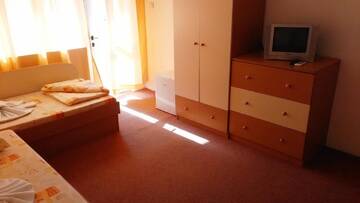 Фото номера Семейный номер Гостевой дом Guest House Malkata Stopanka г. Приморско 4