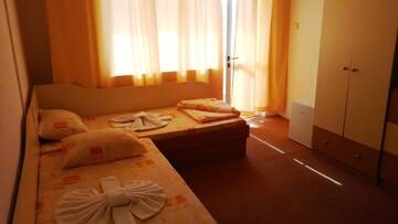 Фото номера Семейный номер Гостевой дом Guest House Malkata Stopanka г. Приморско 5