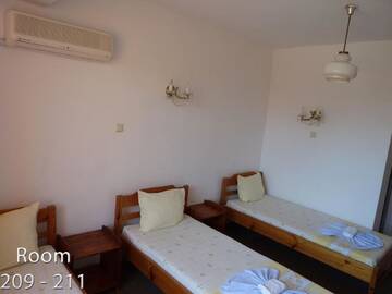 Фото номера Трехместный номер с балконом Отель Plovdiv Hotel г. Приморско 6