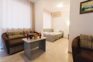 Фото номера Люкс с 1 спальней и балконом (для 4 взрослых) Отель Plovdiv Hotel г. Приморско 6