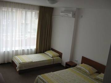 Фото номера Трехместный номер с видом на море Гостевой дом Dobrevi Guest House г. Приморско 3
