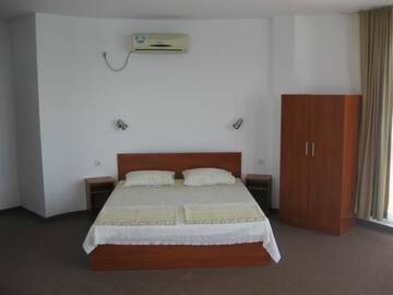Фото номера Трехместный номер с панорамным видом Гостевой дом Dobrevi Guest House г. Приморско 8