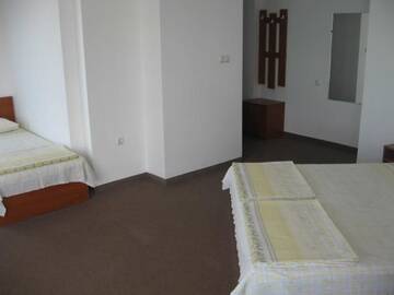 Фото номера Трехместный номер с панорамным видом Гостевой дом Dobrevi Guest House г. Приморско 9