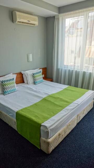 Фото номера Люкс с 1 спальней и балконом Отель Arena Hotel г. Приморско 12