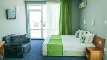 Фото номера Люкс с 1 спальней и балконом Отель Arena Hotel г. Приморско 3