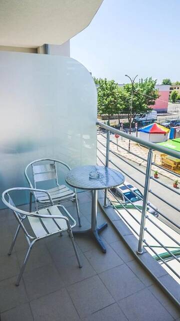 Фото номера Трехместный номер с балконом Отель Arena Hotel г. Приморско 6