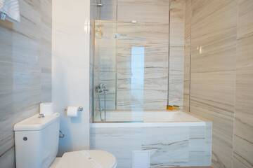Фото номера Семейный номер Отель Hotel Perla Beach I г. Приморско 4