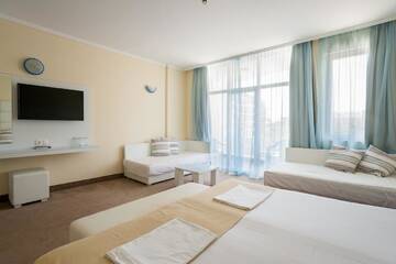 Фото номера Двухместный номер с 1 кроватью Отель Hotel Perla Beach I г. Приморско 4