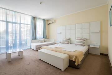 Фото номера Двухместный номер с 1 кроватью Отель Hotel Perla Beach I г. Приморско 3
