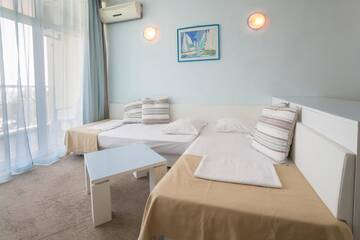 Фото номера Семейный номер Отель Hotel Perla Beach I г. Приморско 13