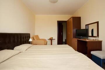 Фото номера Люкс с балконом Отель Perla Sun Park Hotel г. Приморско 16