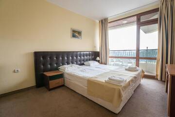 Фото номера Люкс с балконом Отель Perla Sun Park Hotel г. Приморско 3