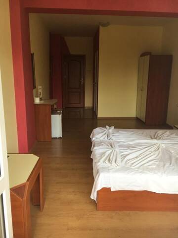 Фото номера Двухместный номер Делюкс с 1 кроватью и балконом Отель Arkadia Guest House г. Приморско 3
