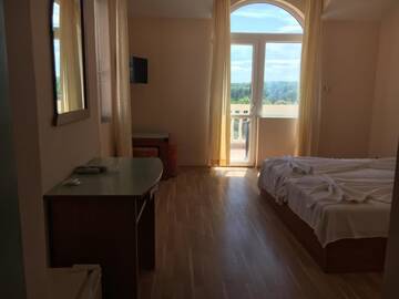 Фото номера Семейный номер с видом на море Отель Arkadia Guest House г. Приморско 2