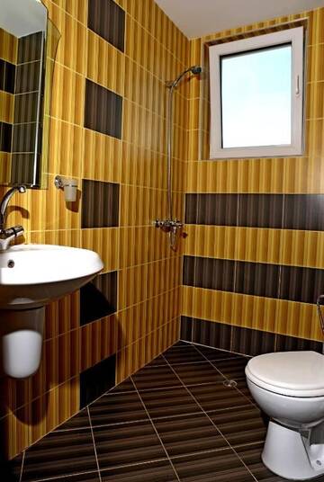 Фото номера Двухместный номер с 1 кроватью, вид на сад Гостевой дом Guest House Ivano г. Приморско 17