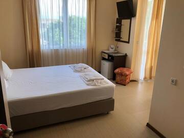 Фото номера Двухместный номер с 1 кроватью, вид на сад Гостевой дом Guest House Ivano г. Приморско 23