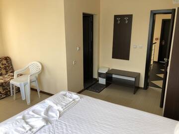 Фото номера Двухместный номер с 1 кроватью, вид на сад Гостевой дом Guest House Ivano г. Приморско 4