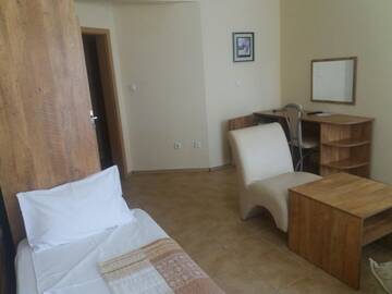 Фото номера Люкс с 1 спальней Гостевой дом Guest House Yug г. Приморско 2