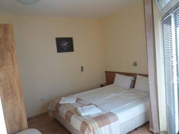 Фото номера Люкс с 1 спальней Гостевой дом Guest House Yug г. Приморско 3