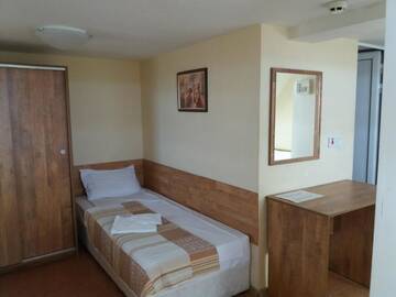 Фото номера Четырехместный номер Гостевой дом Guest House Yug г. Приморско 9