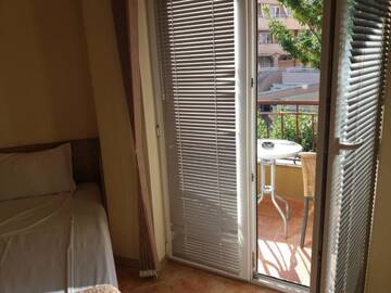 Фото номера Люкс с 1 спальней Гостевой дом Guest House Yug г. Приморско 4