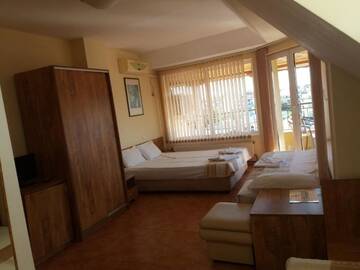 Фото номера Четырехместный номер Гостевой дом Guest House Yug г. Приморско 6