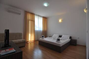 Фото номера Номер-студио (для 3 взрослых) Гостевой дом Guest House ASK г. Приморско 21