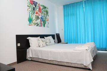 Фото номера Двухместный номер с 2 отдельными кроватями Отель Salena Beach Hotel г. Приморско 13