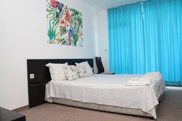 Фото номера Двухместный номер с 2 отдельными кроватями Отель Salena Beach Hotel г. Приморско 10