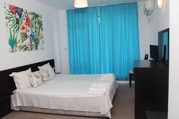 Фото номера Двухместный номер с 2 отдельными кроватями Отель Salena Beach Hotel г. Приморско 11