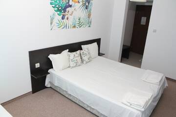 Фото номера Двухместный номер с 2 отдельными кроватями Отель Salena Beach Hotel г. Приморско 9