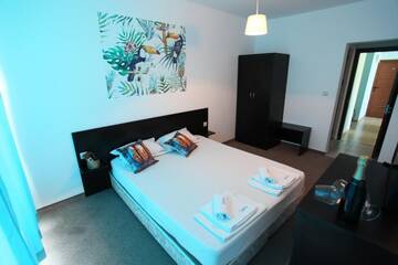 Фото номера Двухместный номер с 2 отдельными кроватями Отель Salena Beach Hotel г. Приморско 22