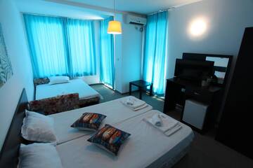 Фото номера Трехместный номер Отель Salena Beach Hotel г. Приморско 6