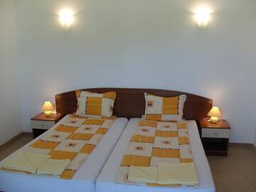 Фото номера Двухместный номер с 2 отдельными кроватями и балконом Отель Family Hotel Primo г. Приморско 2