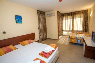 Фото номера Двухместный номер с 2 отдельными кроватями Отель Salena Hotel г. Приморско 6