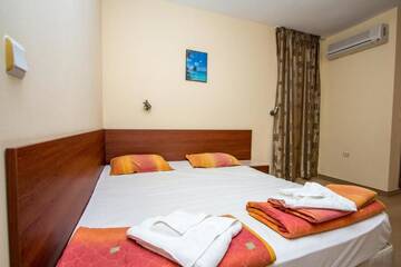 Фото номера Двухместный номер с 2 отдельными кроватями Отель Salena Hotel г. Приморско 7