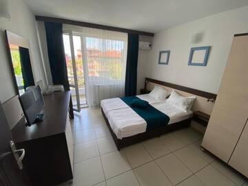 Фото номера Двухместный номер с 1 кроватью и балконом, вид на море Отель Lilia 2 Hotel г. Приморско 8